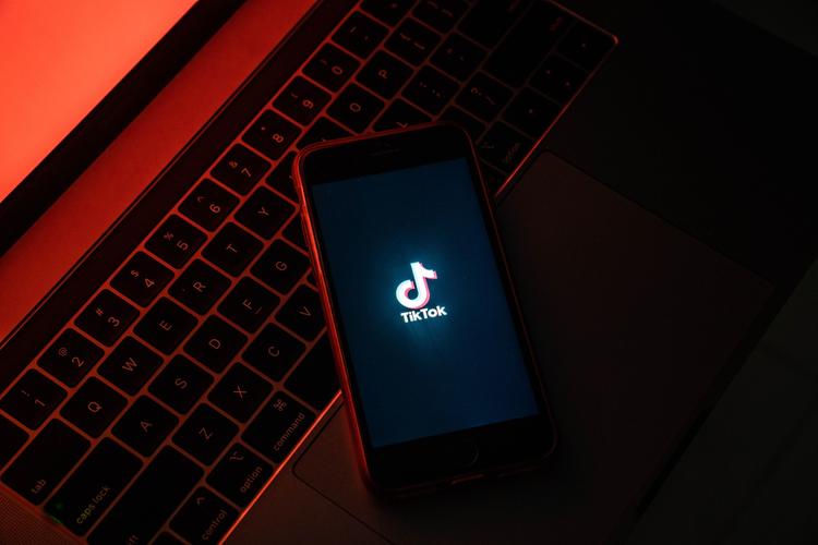 TikTok刷粉QQ代刷,标题:揭秘 TikTok 刷粉 QQ 代刷 谨防诈骗陷阱!
